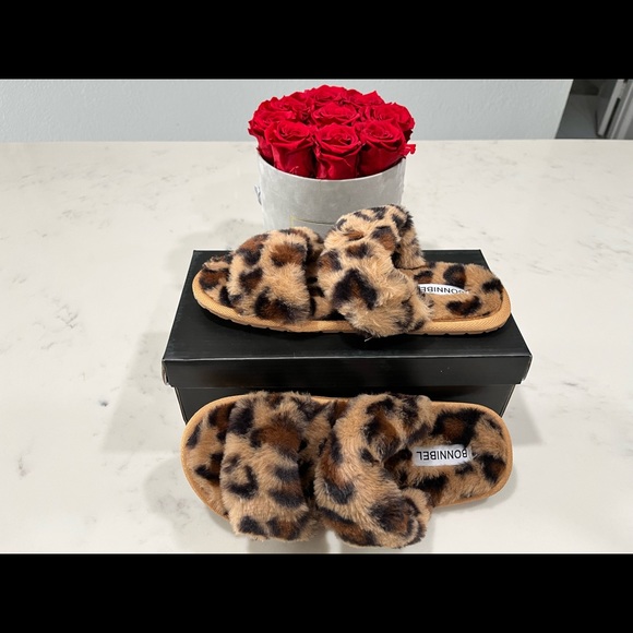 Leopard Slippers - Picture 2 of 3